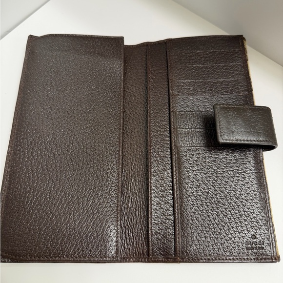 Gucci Beige and Brown Monogram Wallet - Picture 5 of 10